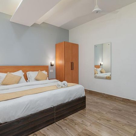 Hotel De Luxe Basai Road Gurgaon Exterior foto
