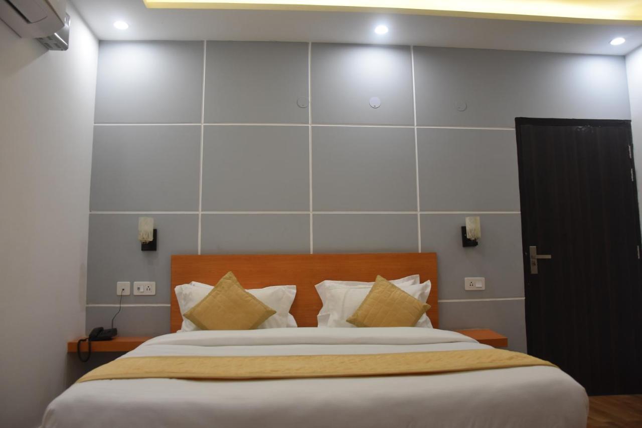 Hotel De Luxe Basai Road Gurgaon Exterior foto