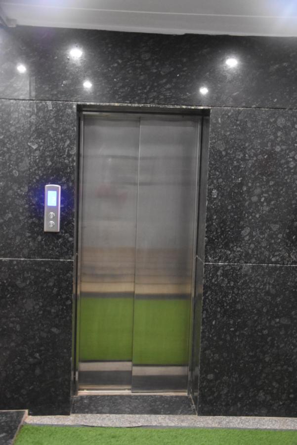 Hotel De Luxe Basai Road Gurgaon Exterior foto
