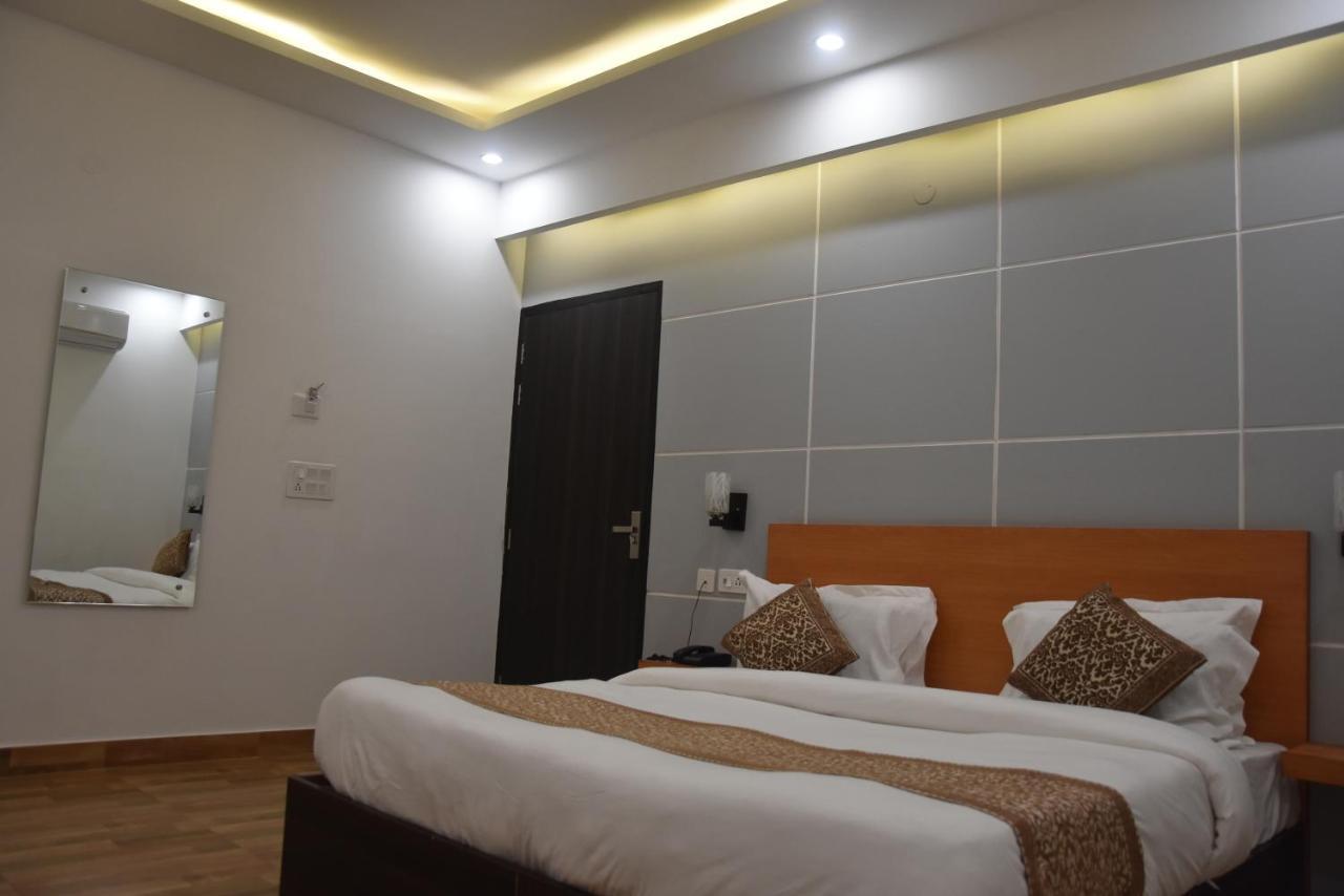 Hotel De Luxe Basai Road Gurgaon Exterior foto