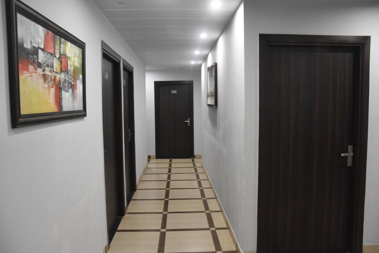 Hotel De Luxe Basai Road Gurgaon Exterior foto