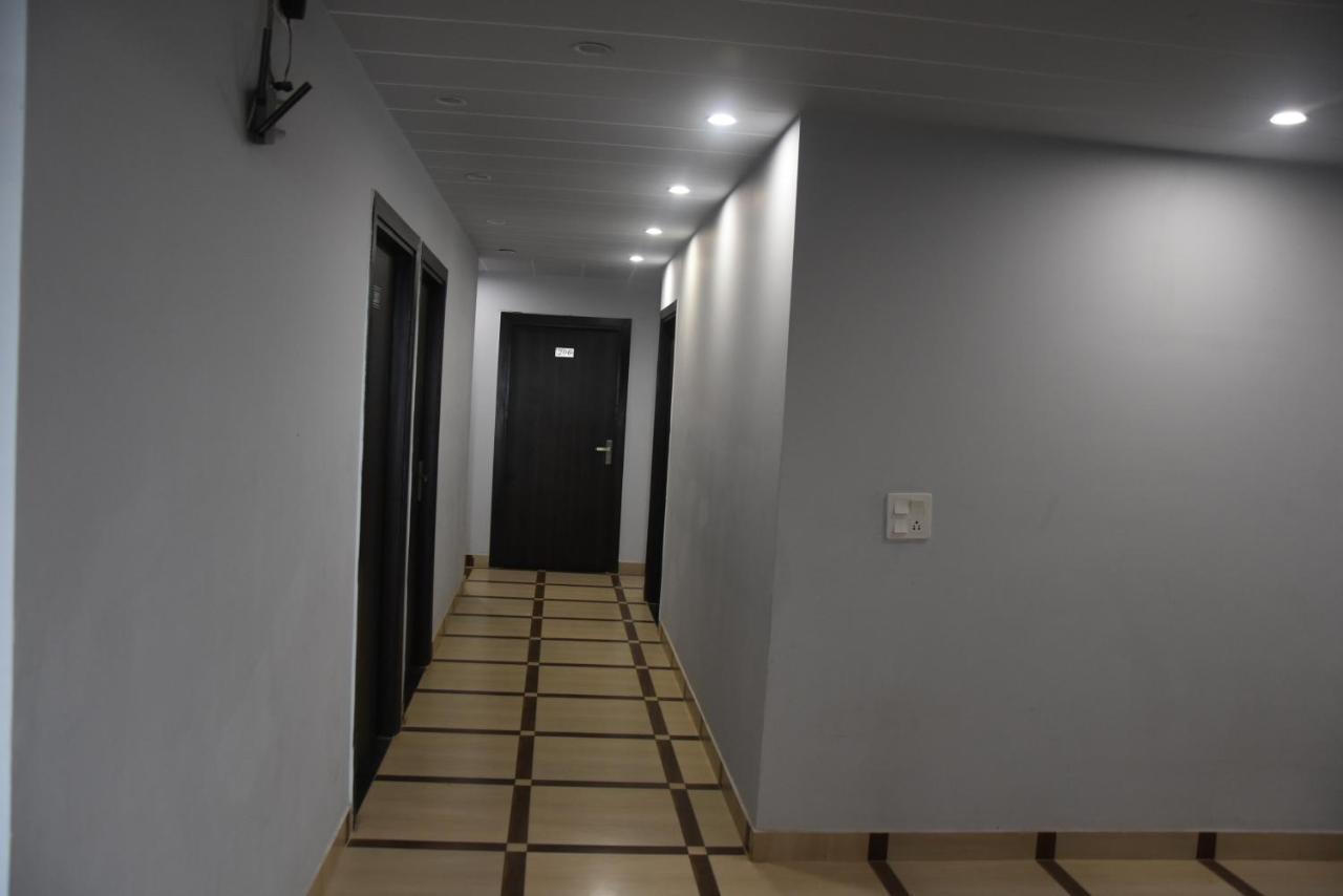 Hotel De Luxe Basai Road Gurgaon Exterior foto