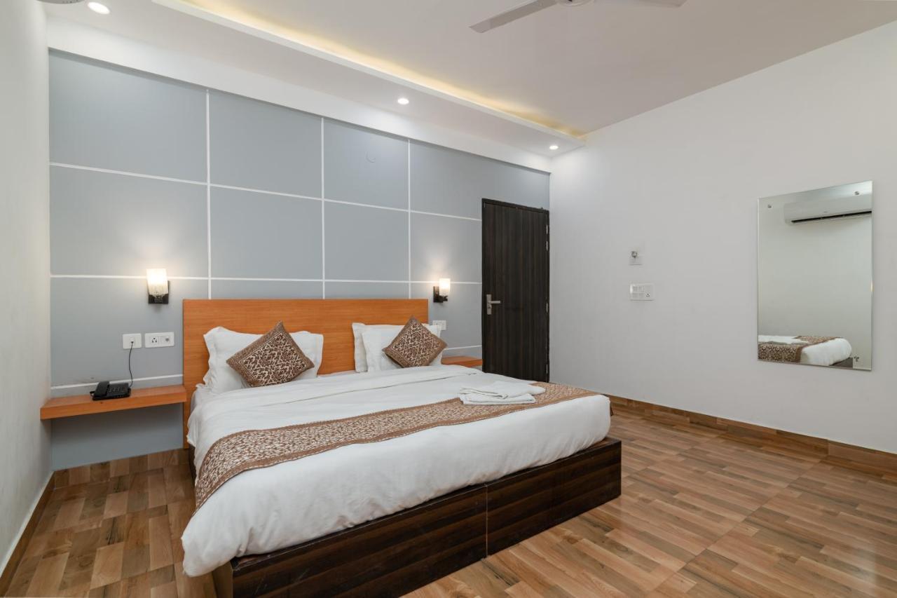 Hotel De Luxe Basai Road Gurgaon Exterior foto