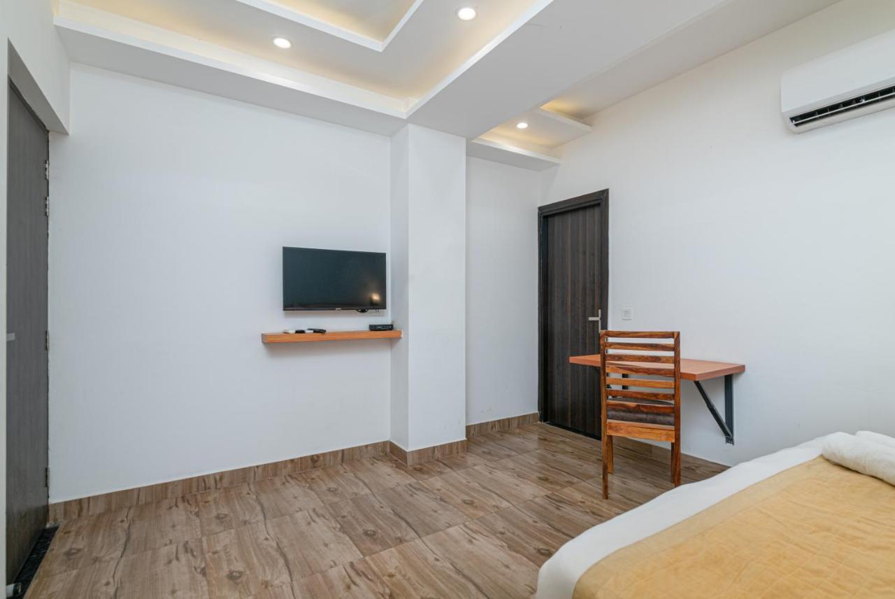 Hotel De Luxe Basai Road Gurgaon Exterior foto