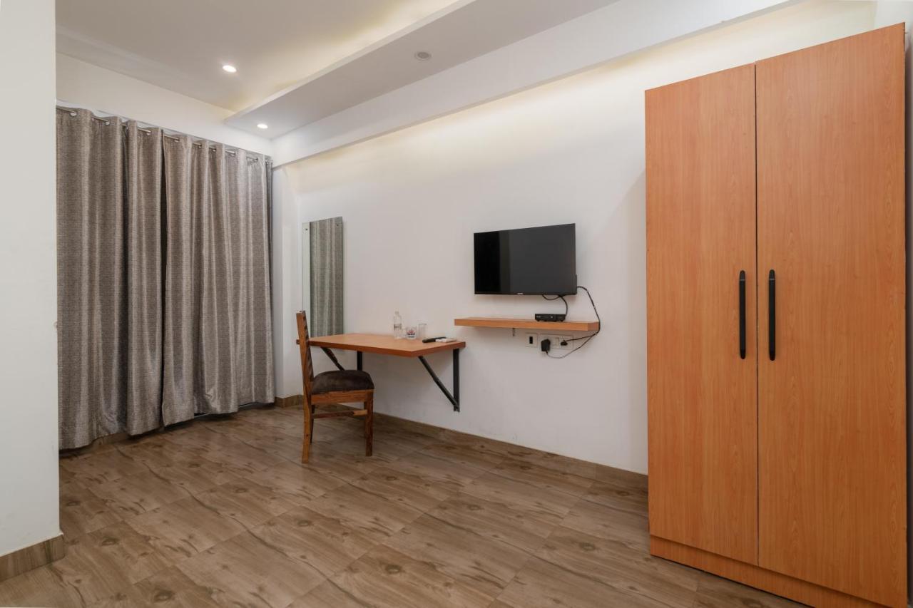Hotel De Luxe Basai Road Gurgaon Exterior foto